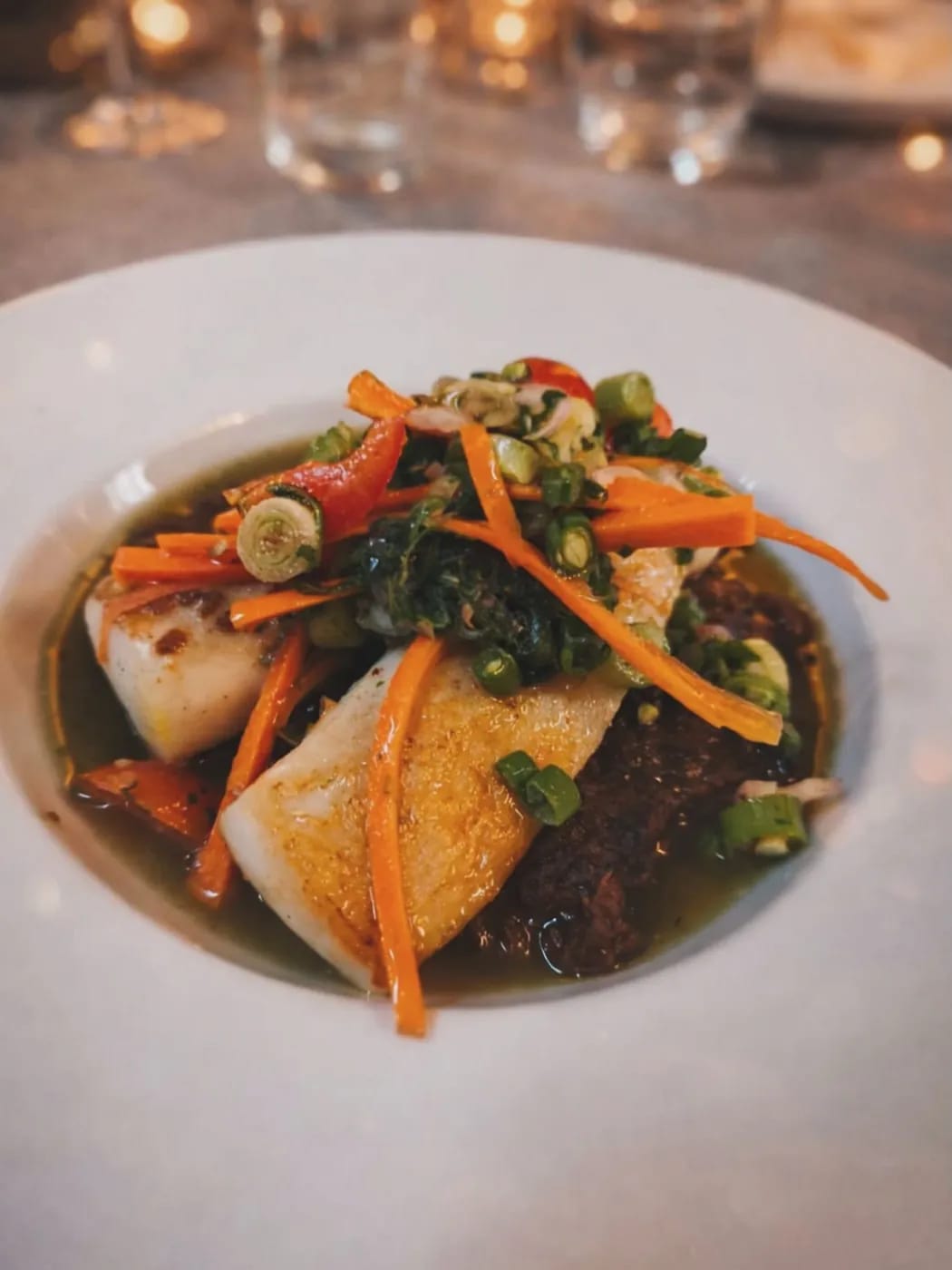 Calamar grillé, aubergines et curry
