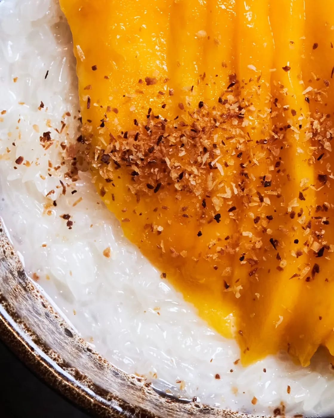 Mango sticky rice : riz gluant au lait de coco et mangue